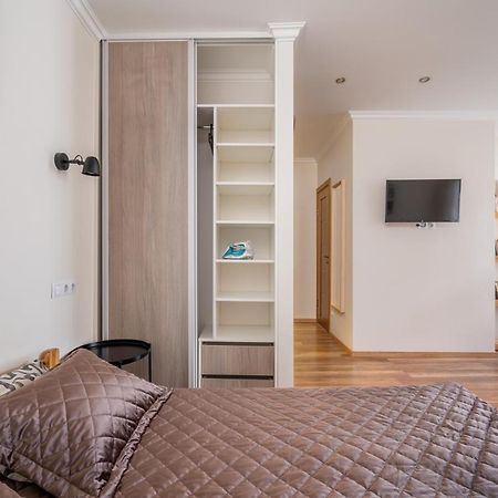 Top-Floor Studio With Courtyard View In Unesco Area, Murnieku Street Residence Рига Экстерьер фото