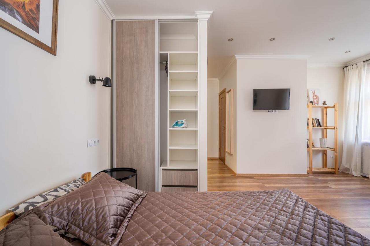 Top-Floor Studio With Courtyard View In Unesco Area, Murnieku Street Residence Рига Экстерьер фото