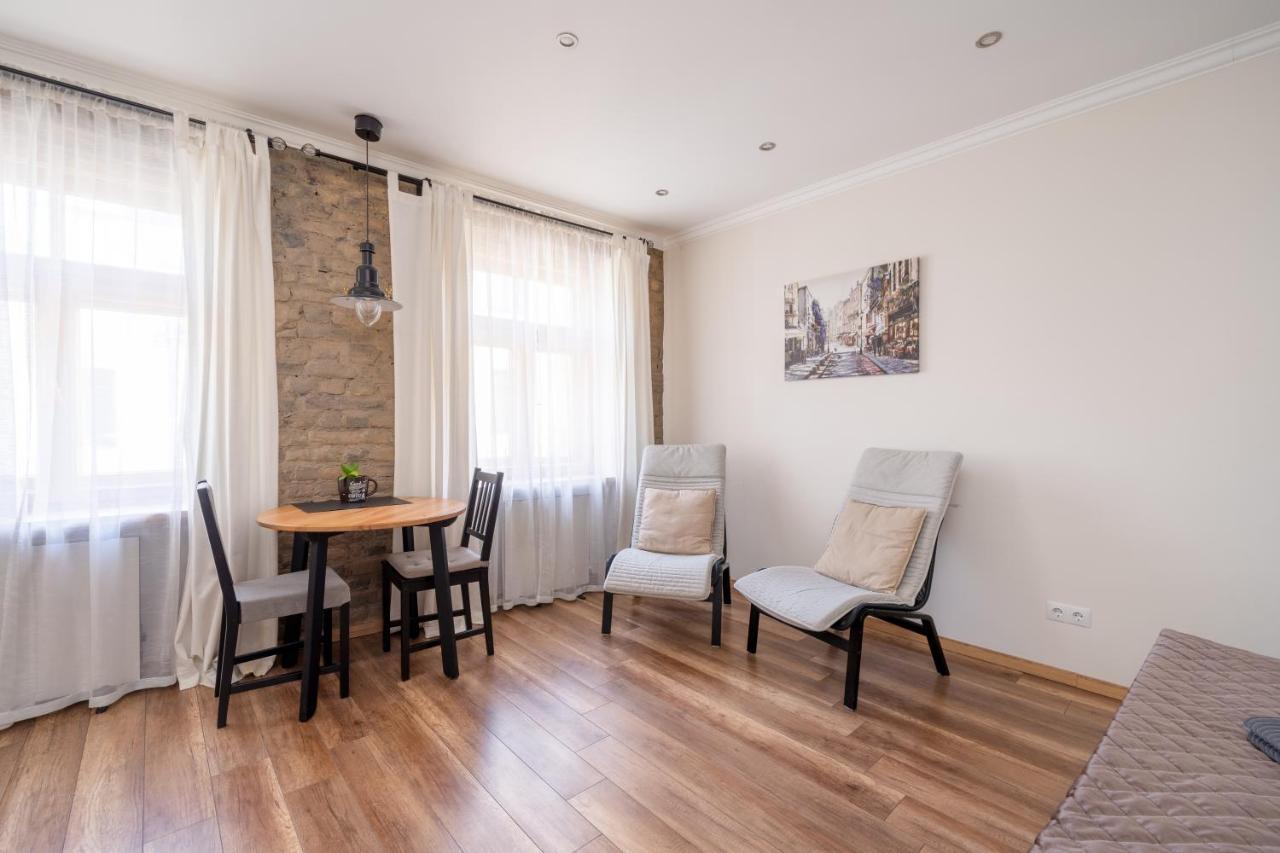 Top-Floor Studio With Courtyard View In Unesco Area, Murnieku Street Residence Рига Экстерьер фото