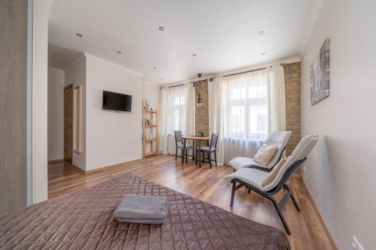 Top-Floor Studio With Courtyard View In Unesco Area, Murnieku Street Residence Рига Экстерьер фото