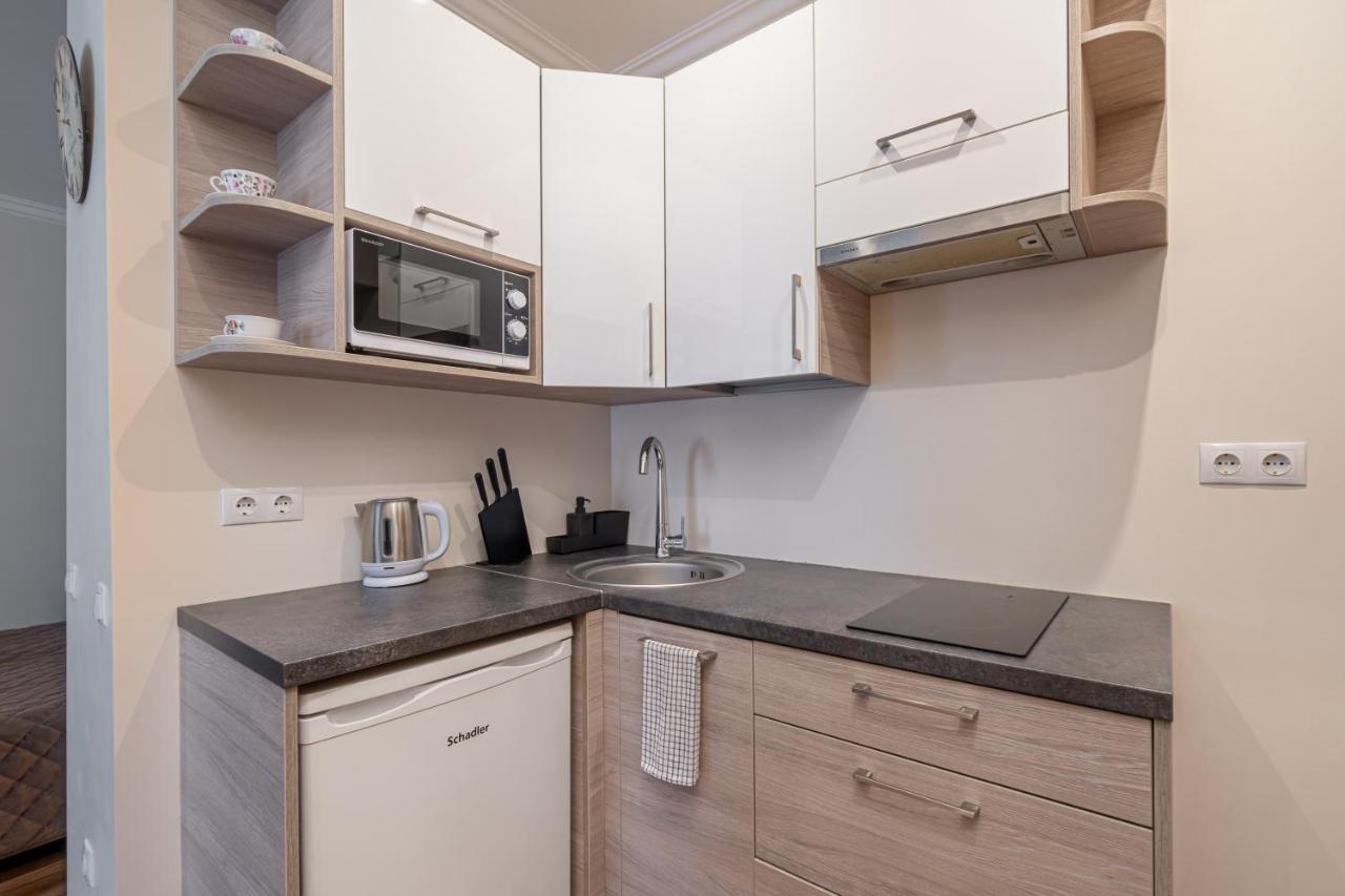Top-Floor Studio With Courtyard View In Unesco Area, Murnieku Street Residence Рига Экстерьер фото