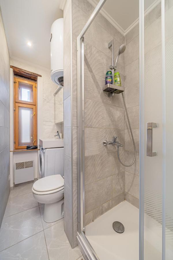 Top-Floor Studio With Courtyard View In Unesco Area, Murnieku Street Residence Рига Экстерьер фото