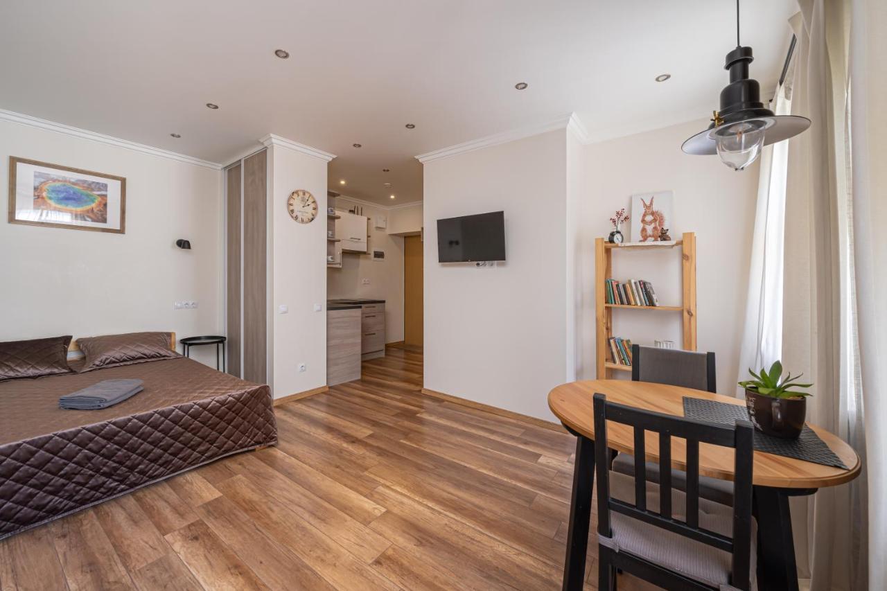 Top-Floor Studio With Courtyard View In Unesco Area, Murnieku Street Residence Рига Экстерьер фото